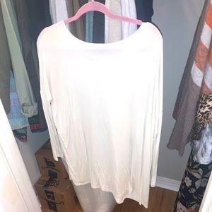 White long sleeve top flowy